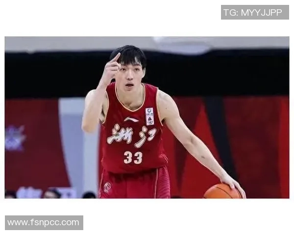 吴前：从篮球场上的拼搏到生活中的坚持与成长之路